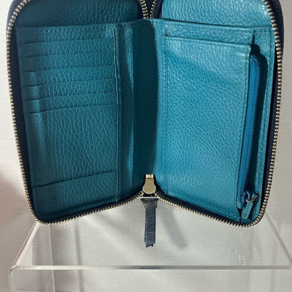 Authentic Gucci Pebbled Leather Wallet - Picture 8 of 9